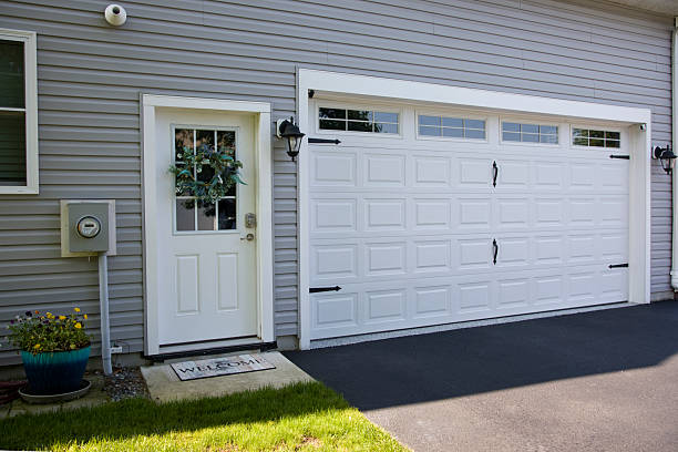 24/7 Emergency Garage Door Panel Replacement experts in New Baden, IL